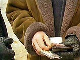 На выборах в Тверской области избирателям раздавали деньги рядом с участками для голосования На выборах в Тверской области избирателям раздавали деньги рядом с участками для голосования