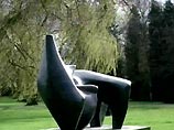 В минувшие выходные стало известно, что из парка в английском графстве Хертфордшир, где находится фонд Генри Мура, похищена огромная скульптура его работы