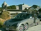 Японский   премьер  приехал  в  парламент на электромобиле, который разгоняется до 370 км/ч  (ФОТО, ВИДЕО)