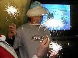 Для тех россиян, которые встречают Новый год дома, телевизор - неизменный атрибут праздника наравне с салатом оливье, бутылкой "Советского игристого" и ёлкой с подарками