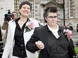 За одну только среду регистрационные органы Англии и Уэльса оформят отношения около 700 пар. Всего же ожидается, что к концу 2006 года в Великобритании официально зарегистрируют свое совместное жительство около 4,5 тысячи однополых пар