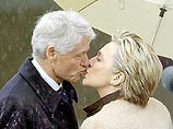 Билл Клинтон делает карьеру "мужа сенатора" 


