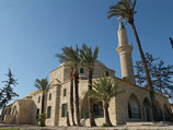 Древняя мечеть - Гала Султан названа так в честь тетки Пророка Мухаммеда