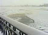 Уровень воды в Неве перевалил за критическую отметку Уровень воды в Неве перевалил за критическую отметку