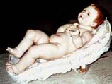 В Италии Младенца Иисуса в вертепе окружили фигурками обнаженных женщин и трансвеститов