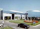 На третьем - завод DaimlerChrysler в Индиане, администрация которого разрешает парковать на территории завода только машины марки Chrysler. Машины нарушителей "эвакуируют" на штрафстоянку в Индианаполис, за 80 километров