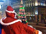 Памятник Юрию Долгорукому в Москве нарядили в костюм Деда Мороза (ФОТО)