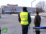 В Петербурге в одном из магазинов крупной сети "Максидом" в понедельник был распылен неизвестный газ, госпитализированы несколько десятков человек, сообщили в ГУ МЧС РФ по Санкт-Петербургу