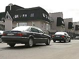 Во время езды на медленной скорости по одной из улиц Регенсбурга, расположенного на юге Германии, автомобиль BMW, на котором проводилось испытание, довольно быстро нашел свободное место для парковки Во время езды на медленной скорости по одной из улиц Регенсбурга, расположенного на юге Германии, автомобиль BMW, на котором проводилось испытание, довольно быстро нашел свободное место для парковки