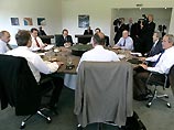 Guardian: роль председателя G8 Россия получила благодаря лести и ностальгии Guardian: роль председателя G8 Россия получила благодаря лести и ностальгии