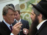 Президент Ющенко посетил киевскую синагогу и поздравил евреев с Ханукой
