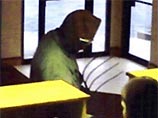 Первое ограбление Джинглен-старший совершил в конце 2003 года, после этого последовала целая серия нападений на банки в маленьких городках штата Иллинойс Первое ограбление Джинглен-старший совершил в конце 2003 года, после этого последовала целая серия нападений на банки в маленьких городках штата Иллинойс