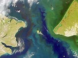 Остров Ратманова отделяет от острова Большой Диамид (остров Крузенштерна), который является уже территорией США, всего 4 км 120 метров. Застава расположена близ границы, условно отделяющей декабрь от января - "линии изменения даты"