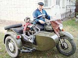 Ставропольский пенсионер научил собаку ездить на мотоцикле (ФОТО) Ставропольский пенсионер научил собаку ездить на мотоцикле (ФОТО)