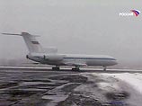 В Красноярске в аэропорту "Емельяново" в понедельник утром совершил вынужденную посадку пассажирский лайнер Ту-154, на борту которого находились 5 членов экипажа и 101 пассажир