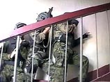 Сотрудники спецназа милиции задержали мужчину, устроившего в четверг стрельбу в жилом доме на севере Москвы. Пострадавших в результате спецоперации нет