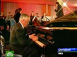 Известный композитор, пианист, дирижер, общественный деятель, народный артист СССР Раймонд Паулс, который празднует в четверг свой 70-летний юбилей, отмечает его циклом концертов и выступлений по всей Латвии