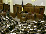 Парламент твердо намерен превратить главу государства в церемониальную фигуру, и Ющенко не в состоянии удержать власть, которая стремительно выскальзывает у него из рук