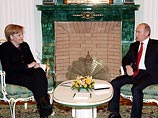 Ангела Меркель прибыла в понедельник в Москву для переговоров с президентом России Владимиром Путиным. Это первый ее визит в Россию после избрания на пост главы правительства Германии