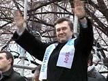 Год назад Янукович казался опозоренным, покинутым даже сторонниками. Сегодня он возглавляет партию, которая, по прогнозам, получит большинство мест на приближающихся парламентских выборах - до них осталось чуть больше двух месяцев Год назад Янукович казался опозоренным, покинутым даже сторонниками. Сегодня он возглавляет партию, которая, по прогнозам, получит большинство мест на приближающихся парламентских выборах - до них осталось чуть больше двух месяцев