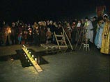 На водоемах для этого заранее делается прорубь - "Иордань" - как правило, в форме креста На водоемах для этого заранее делается прорубь - "Иордань" - как правило, в форме креста