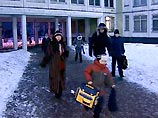 Онищенко рекомендовал детям прогуливать школу, пока не потеплеет