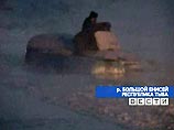 Пассажирский автобус с людьми провалился под лед в четверг в 13:18 по московскому времени в 20 км от столицы республики Тувы &#8211; Кызыла, на ледовой переправе "Кара-Хаак" через Енисей. Автобус ушел под воду на две трети