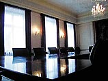 Внучки президента Эстонии, устроившие оргии у дедушки во дворце, голодали, живя с матерью Внучки президента Эстонии, устроившие оргии у дедушки во дворце, голодали, живя с матерью