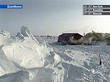 "Парниковый эффект" больше сказывается в полярных, чем в средних широтах. В тропиках температура меняется совсем незначительно. Наибольшие изменения климата происходят на Аляске, в Восточной и Центральной Сибири и на Антарктическом полуострове "Парниковый эффект" больше сказывается в полярных, чем в средних широтах. В тропиках температура меняется совсем незначительно. Наибольшие изменения климата происходят на Аляске, в Восточной и Центральной Сибири и на Антарктическом полуострове