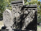 Древние армянские кресты разрушают бульдозерами