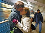 Более того: оказывается, регулярно целоваться полезно для здоровья. По данным немецкого исследования, мужчины рассматривают поцелуй в основном как привычку или своего рода обязательное упражнение