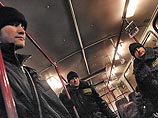 В транспорте Москвы против "проблемных" пассажиров выставили людей в черном В транспорте Москвы против "проблемных" пассажиров выставили людей в черном