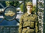 Пьяные "деды" заставляли Сычева "делать стульчик" и "смотреть телевизор". Информацию о том, что его насиловали, военные пытаются скрыть всеми средствами Пьяные "деды" заставляли Сычева "делать стульчик" и "смотреть телевизор". Информацию о том, что его насиловали, военные пытаются скрыть всеми средствами