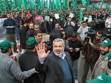 Палестинский Центризбирком отложил до вечера оглашение результатов состоявшихся накануне выборов в законодательное собрание. Причины отсрочки не называются. Между тем по неофициальным данным, победу на них одержала экстремистская группировка "Хамас"
