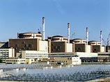 На действующих 10 АЭС эксплуатируется 34 энергоблока, еще три - строятся. Все АЭС принадлежат ФГУП "Росэнергоатом"