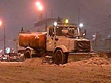 Сильный снегопад затруднил движение транспорта в Москве Сильный снегопад затруднил движение транспорта в Москве