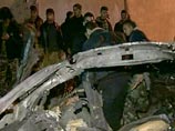 Израильский вертолет выпустил ракету по машине, в которой находились четыре палестинца, по другой - ракетному обстрелу подверглось здание, используемое представителями радикальной группировки "Бригады мучеников Аль-Аксы", считающие себя боевым крылом "Фат