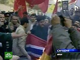 В Тегеране демонстранты пытались штурмовать здание посольства Дании В Тегеране демонстранты пытались штурмовать здание посольства Дании