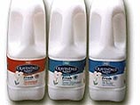 Между тем, четырнадцать стран Ближнего Востока и Северной Африки объявили бойкот молочных продуктов шведско-датской компании Arla Foods. Ежедневные убытки компании составляют 10-12 млн крон (порядка 1,2 млн евро)