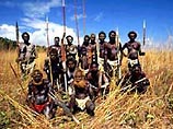 Они считаются последним изолированно живущим до-неолитическим племенем в мире. В 2004 году они выжили во время разрушительного цунами, которое обрушилось на юго-восточную Азии, сообщает Telegraph