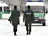 В Германии вооруженный мужчина забаррикадировался в жилом доме В Германии вооруженный мужчина забаррикадировался в жилом доме