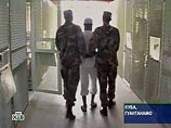 В Гуантанамо перешли к насильственному, но гуманному кормлению заключенных через нос