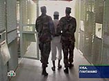 В Гуантанамо перешли к насильственному, но гуманному кормлению заключенных через нос В Гуантанамо перешли к насильственному, но гуманному кормлению заключенных через нос