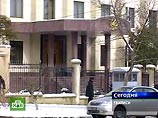 "Особое возмущение вызывает тот факт, что несмотря на неоднократные и настойчивые обращения до сих пор не решен вопрос о встрече задержанных офицеров с представителями консульского отдела посольства", - сказано в заявлении "Особое возмущение вызывает тот факт, что несмотря на неоднократные и настойчивые обращения до сих пор не решен вопрос о встрече задержанных офицеров с представителями консульского отдела посольства", - сказано в заявлении
