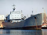 Украинский военный корабль раздавило льдами в Керченском порту