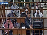 Ранее в воскресенье его заместитель Хамис аль-Обейди заявил, что "Саддам Хусейн и его соратники начнут с завтрашнего дня голодовку в знак протеста против юридически необоснованных процедур и плохого обращения с ними в суде"