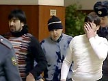 На скамье подсудимых двое уроженцев Чечни - Муса Вахаев и Казбек Дуккузов, обвиняемые в убийстве Хлебникова, и московский нотариус Фаиль Садретдинов, который обвиняется в заказе убийства предпринимателя Алексея Пичугина
