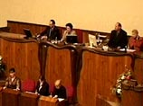 В единогласно принятом в среду на заседании парламента Грузии постановлении содержится поручение правительству начать процедуру по замене российских миротворцев в Цхинвальском регионе на международные силы