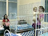 В Екатеринбурге больницы переполнены пациентами с ротавирусной инфекцией. В инфекционные отделения практически ежедневно поступают дети в тяжелейшем состоянии, и их лечение начинают с капельницы