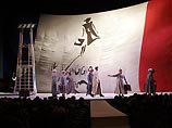 Редко исполняемую оперу Джоаккино Россини "Путешествие в Реймс" покажет в Москве в пятницу Мариинский театр